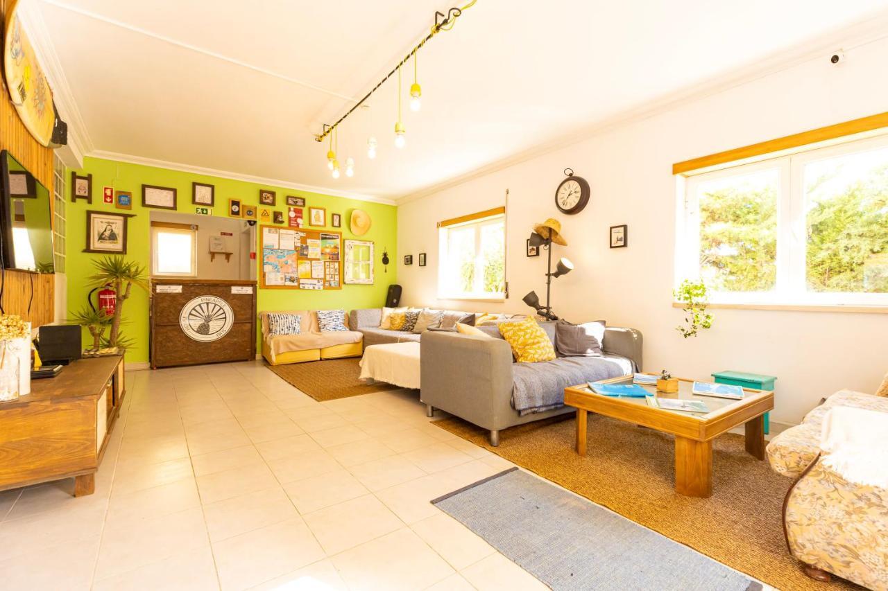 Pineapple Surf House Hostel Атогия да Балея Екстериор снимка