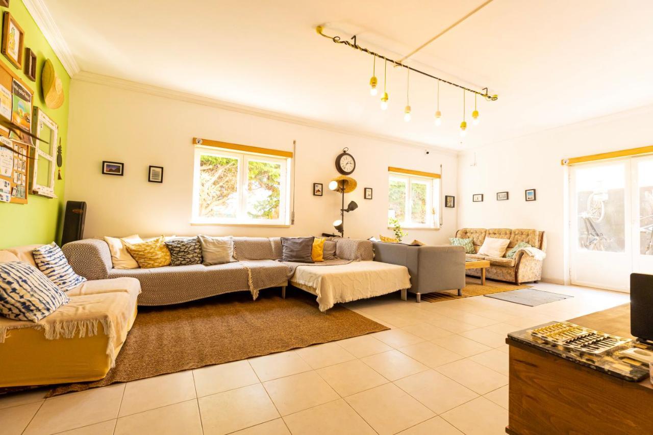 Pineapple Surf House Hostel Атогия да Балея Екстериор снимка