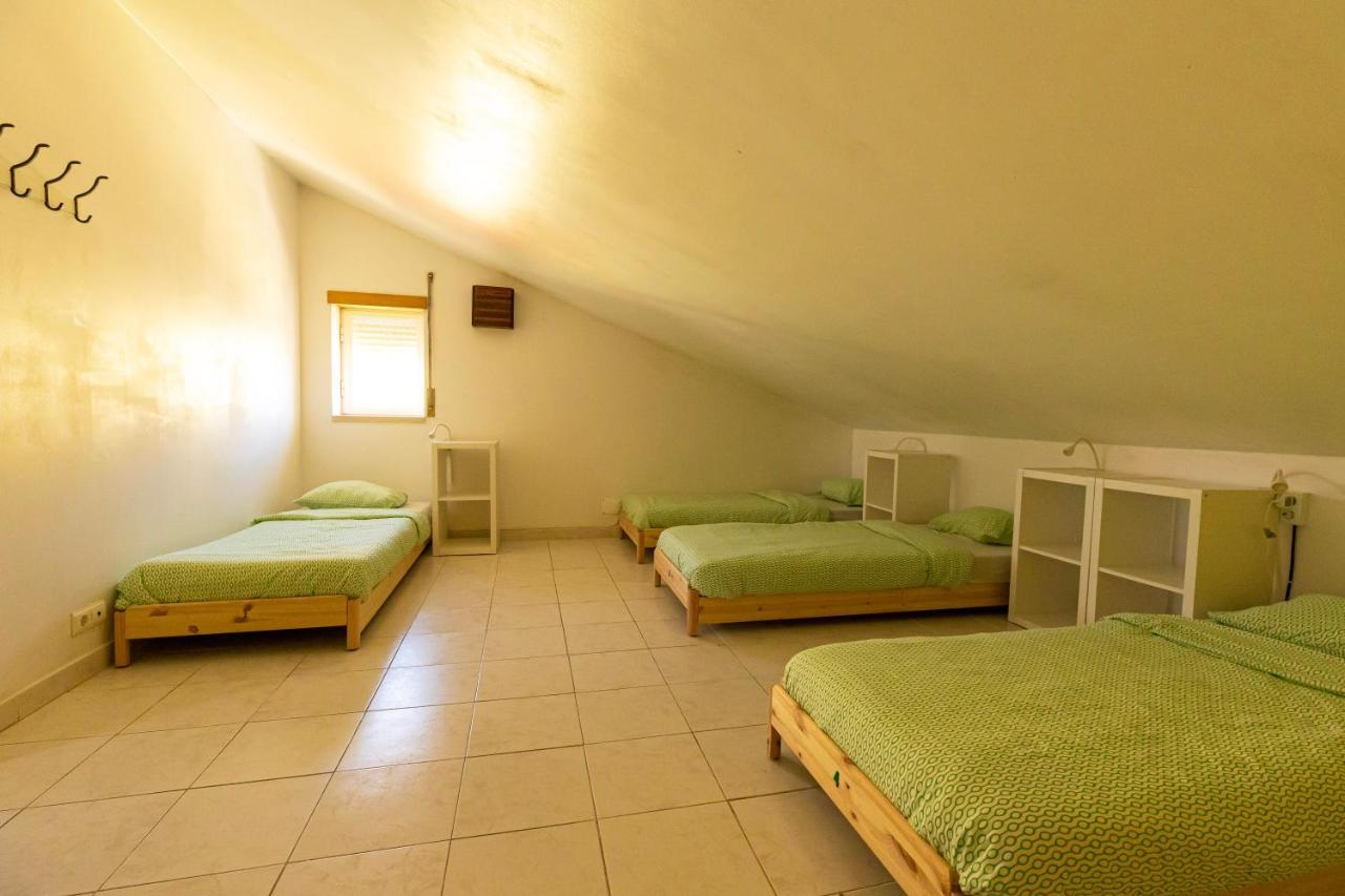 Pineapple Surf House Hostel Атогия да Балея Екстериор снимка
